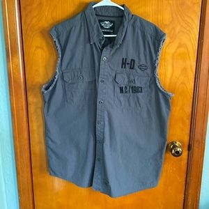 Men’s XL sleeveless Harley Davidson shirt.